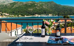 Amazing Sea View Apartments Petra & Paula